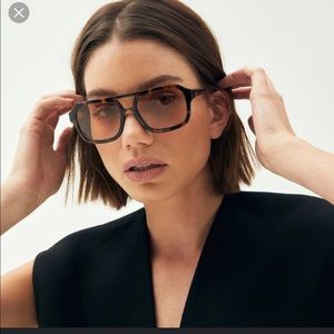 Vehla Dixie chocolate Tortoise/cinnamon sunglasses new with tags in box